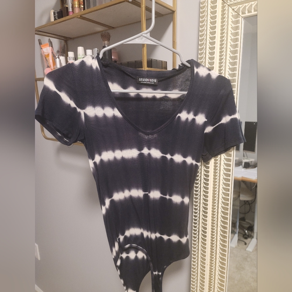 Fashion Nova Black and White Tie-Dye Bodysuit